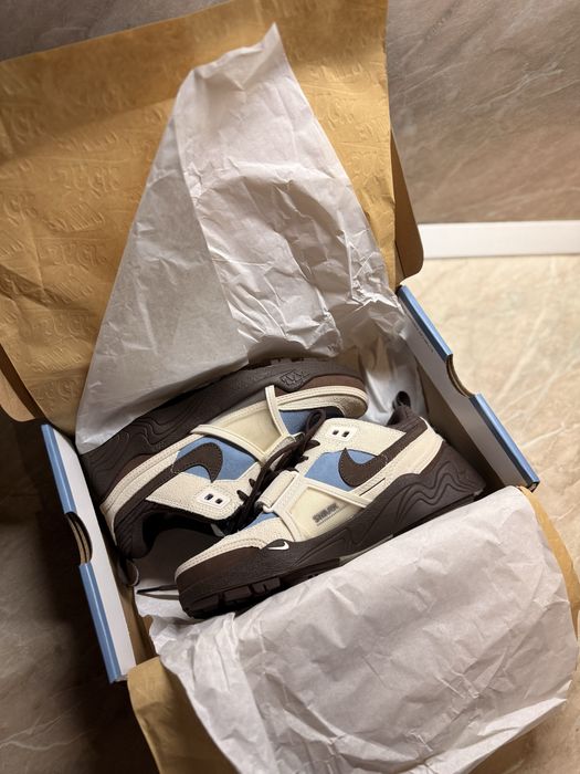 Travis Scott × Nike Zoom Field Jaxx "Pale Ivory / Leche Blue”