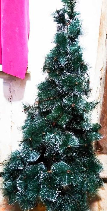 Ёлка 1.5м продам искуственая