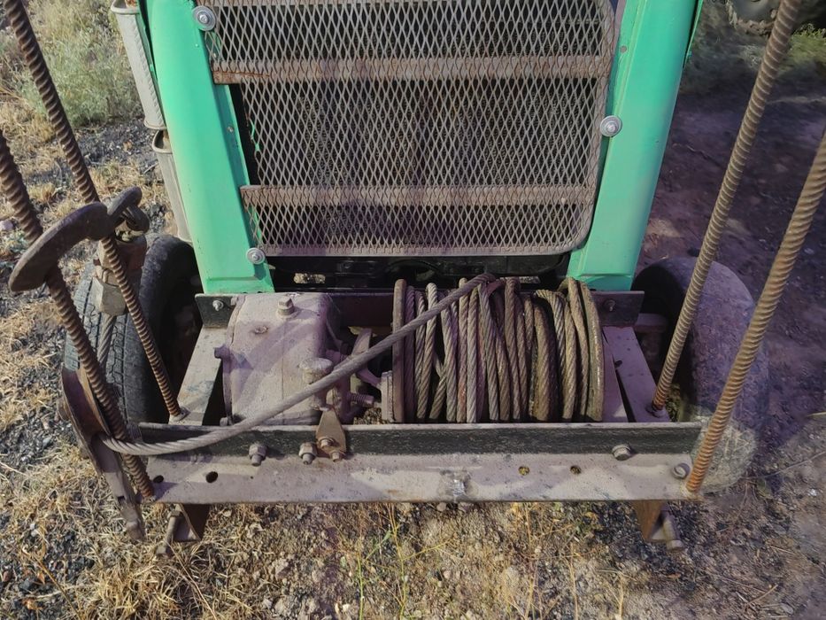 Трактор, вилочный погрузчик