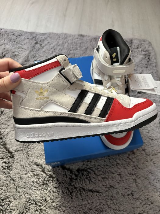Sneakersi noi Adidas 38 2/3