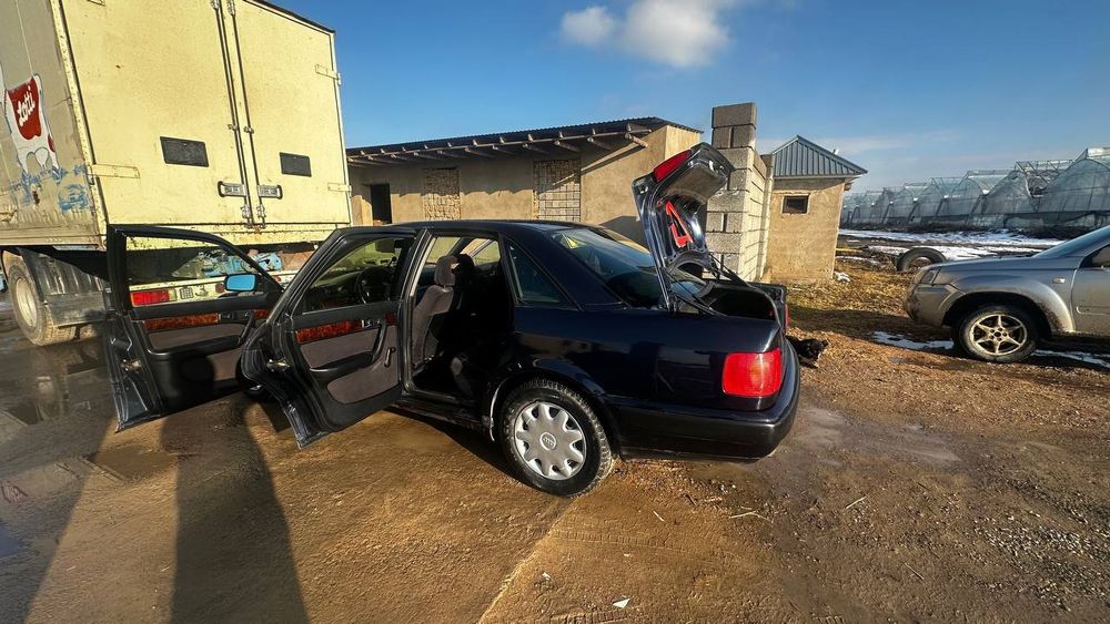 Машина Ауди А6 с 4