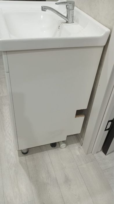 Раковина с тумбочкой