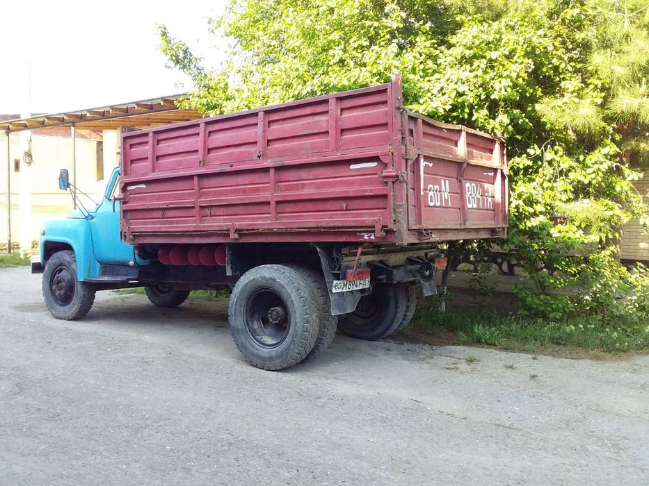Gaz 53 avtomobil 3 tomonga o'zi to'kadi gruzni