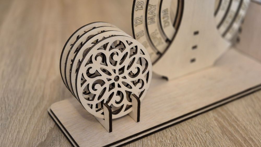 Organizator birou cu calendar din lemn