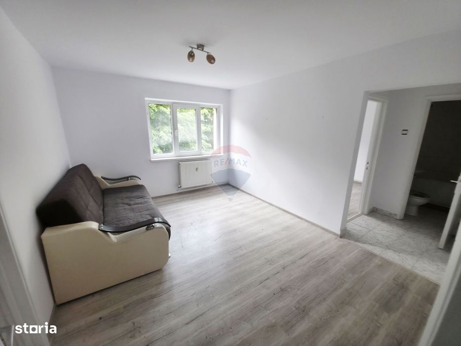 Apartament cu 3 camere de vânzare în zona Maratei