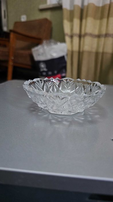 Продам хрустальные блюдца. 6 штук. Диаметр 10 см. Сколов нет. Новые