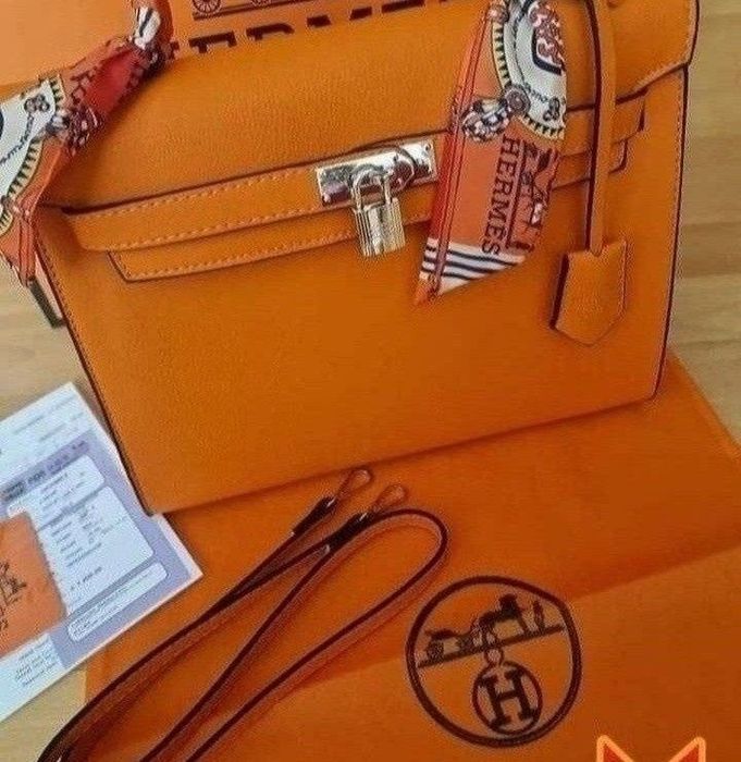 Geanta damă model Kelly+esarfa cu 2 fete,saculet, etichetă