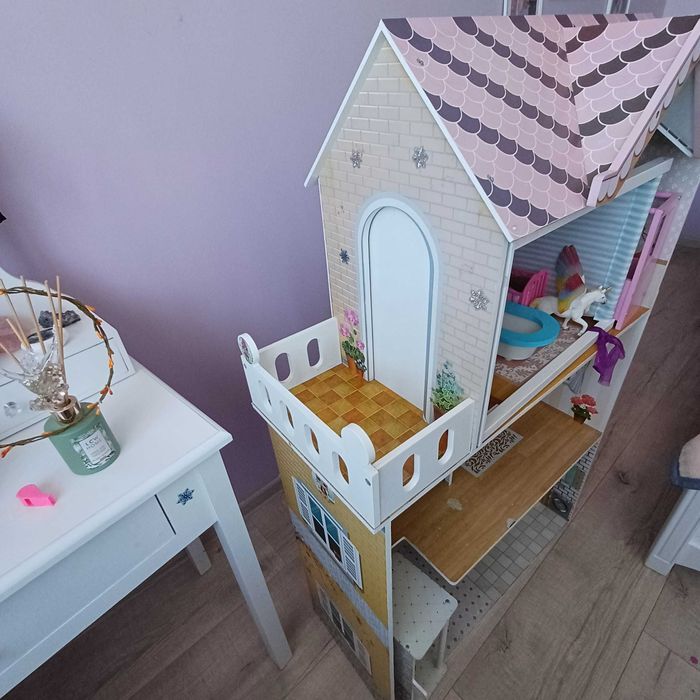 Детска дъвена къща за кукли