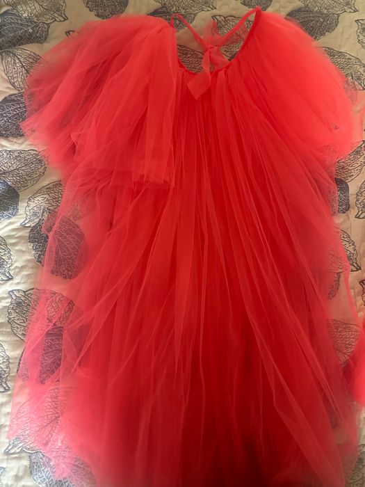 Нарядное пышное платье для девочки со шлейфом