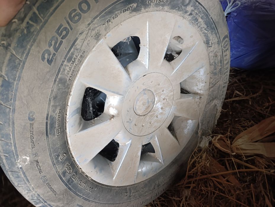 Cauciucuri cu tot cu jante aluminiu R15