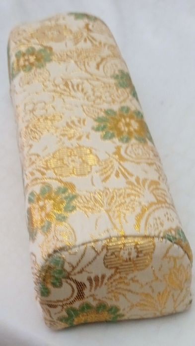 Продам подлокотник для маникюра