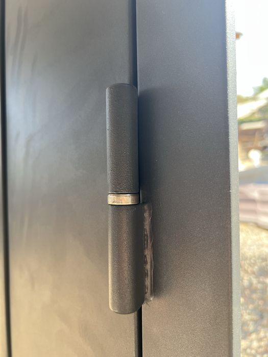 Входная дверь двустворчатая