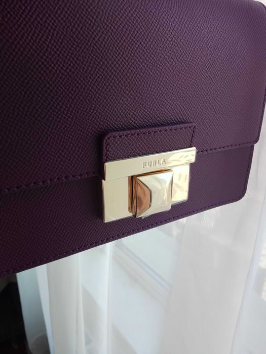 Много сладка оригинална чанта Furla