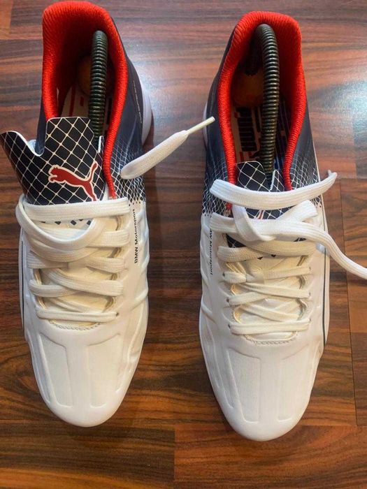 se vinde la pachet pantofi sport puma /bmw plus bluza puma /bmw