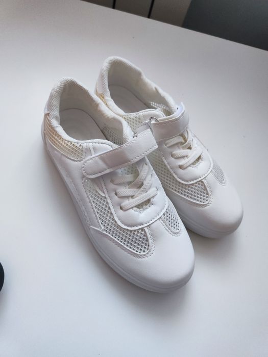 Продам детскую обувь