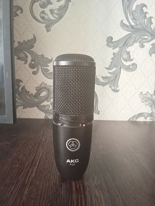 Продам студийный микрофон AKG P120