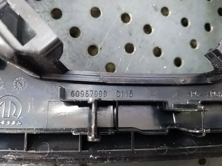 Rama schimbator viteze cu butoane jeep compass 2 6zm43dx8ac 60971259 6zm45dx8ac 735756046