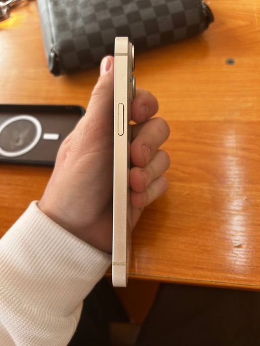 iPhone 14 белый цвет