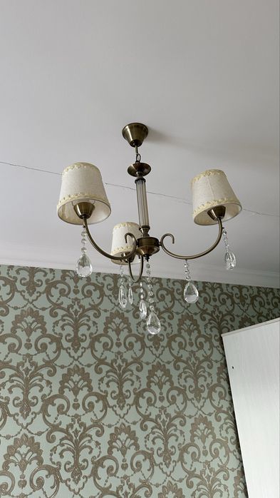 Люстры продам Недорого