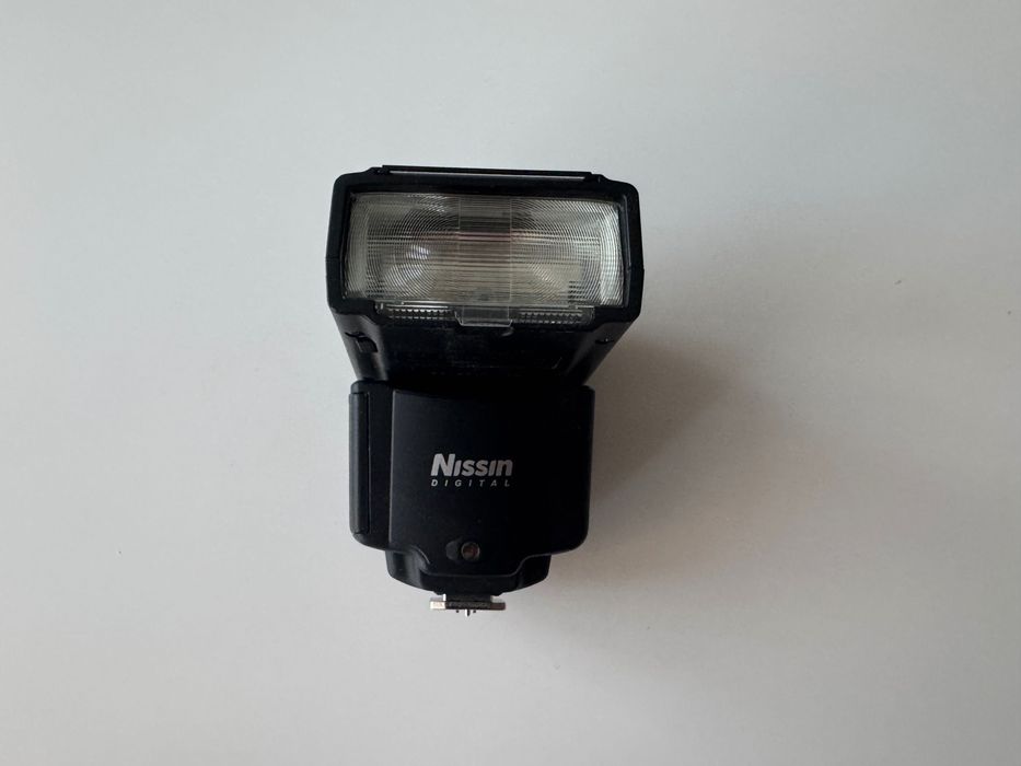 Nissin i400 TTL Speedlite Светкавица за фотоапарат – компактна, мощна