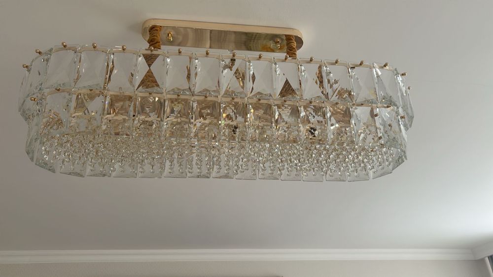 Продам современную люстру