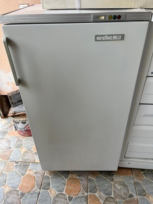 Vand 2 congelatoare Arctic