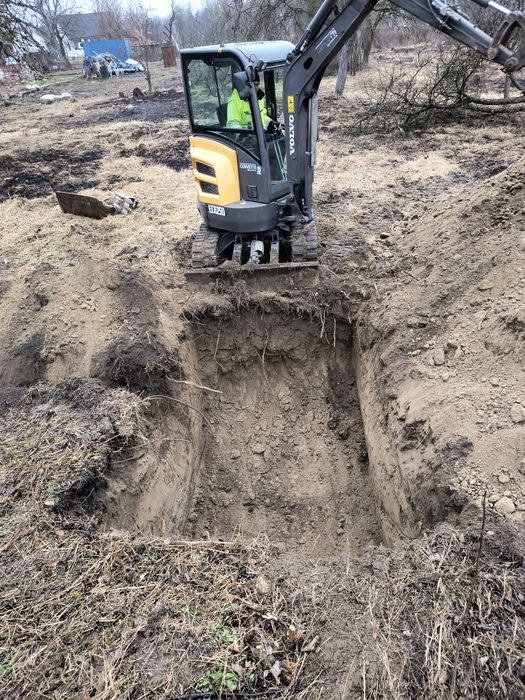 Execut lucrări cu mini-excavator 2.5tone