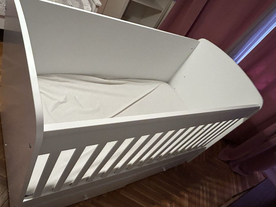 Детско легло, трансформиращо се в бюро