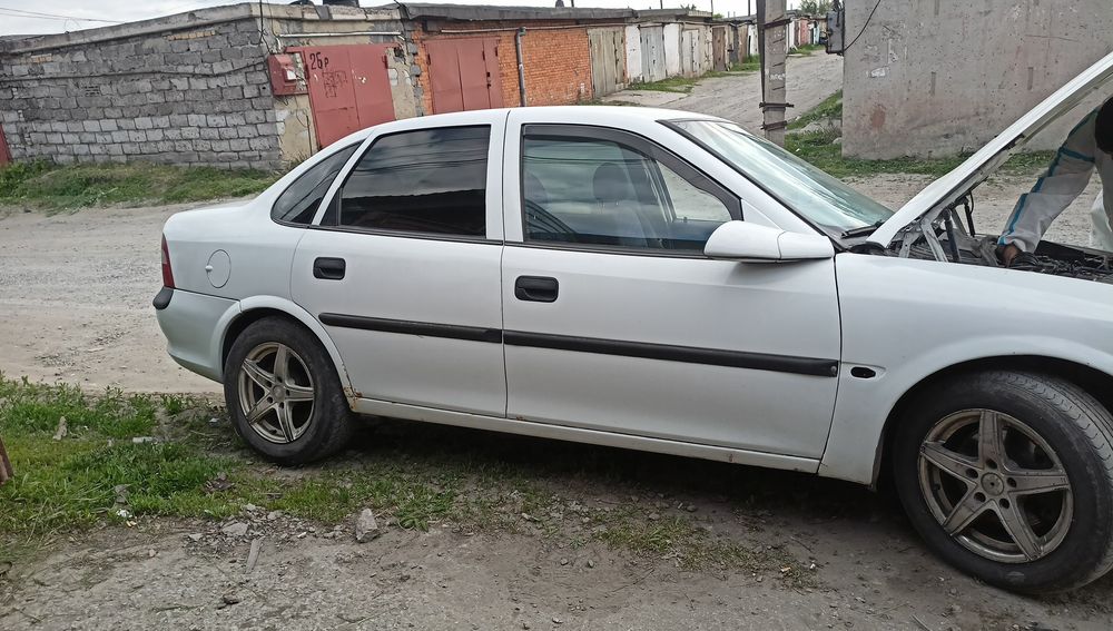 Срочно продам Опель вектра б