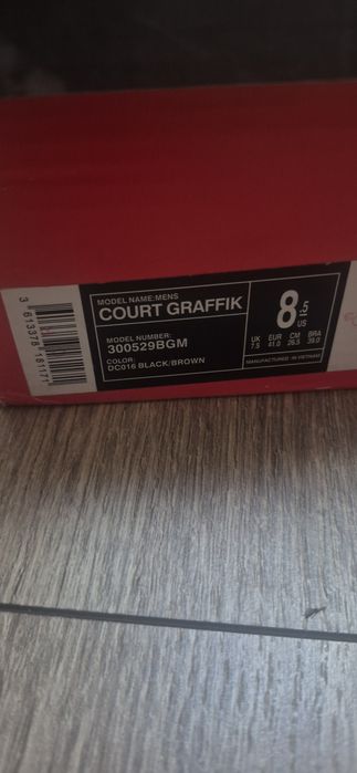 DC Shoe Court Graffik