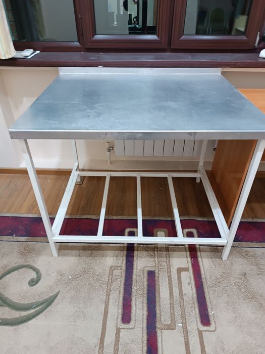 Bog'cha mebel sotiladi.