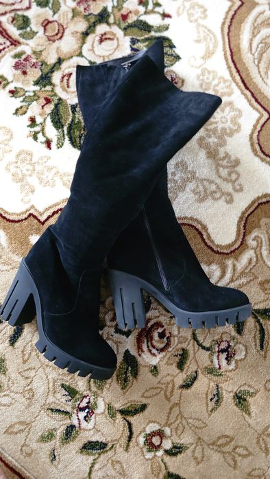 Продам  зимние замшевые сапоги Баскони