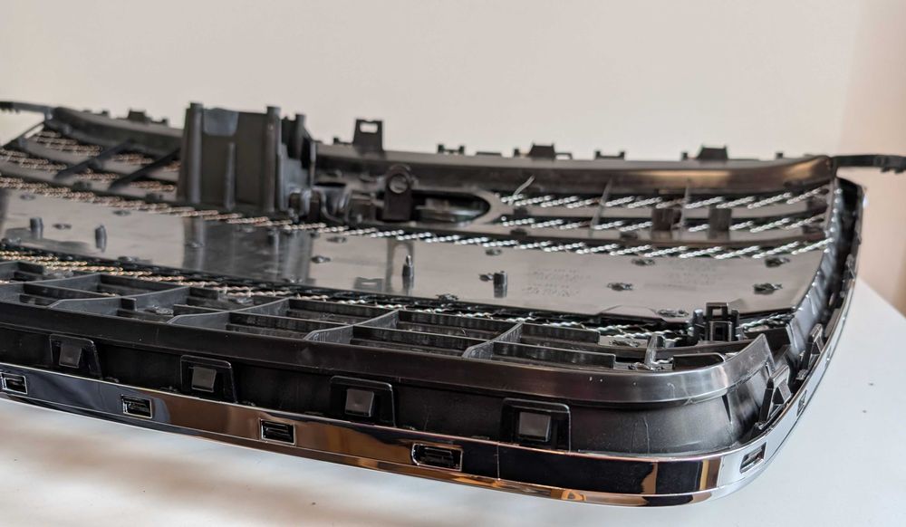 Решетка Ауди А8 Д4 Черна Хром W12 Стил Нова Audi A8 D4 Хромирана