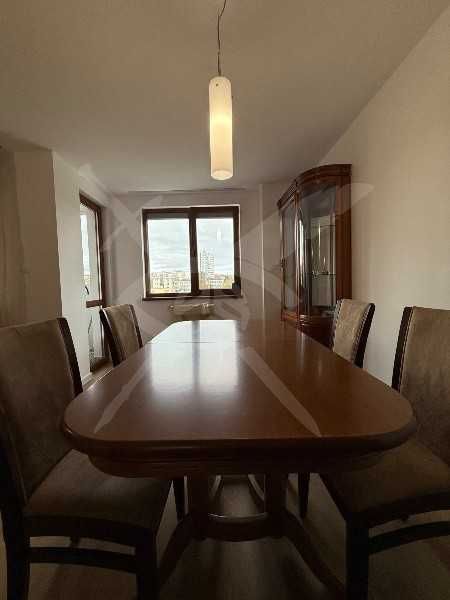 Тристаен - Център