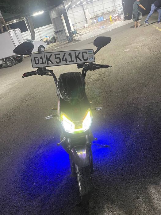 Skuter sotiladi 80 km yuradi 1ta zaradkada