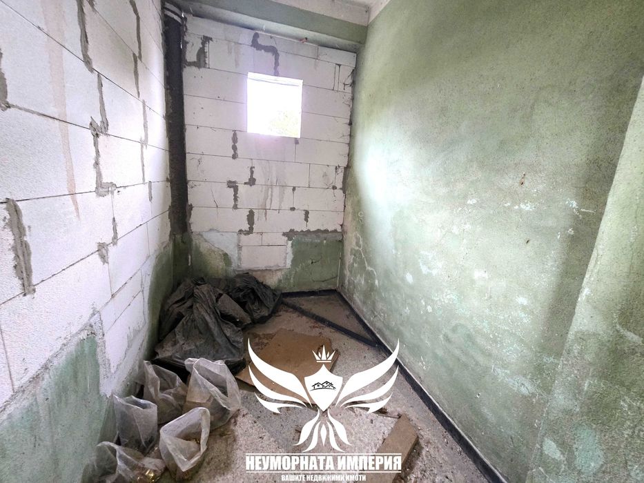 Продавам двуетажна къща с постройки 280РЗП с 900кв двор село Червен