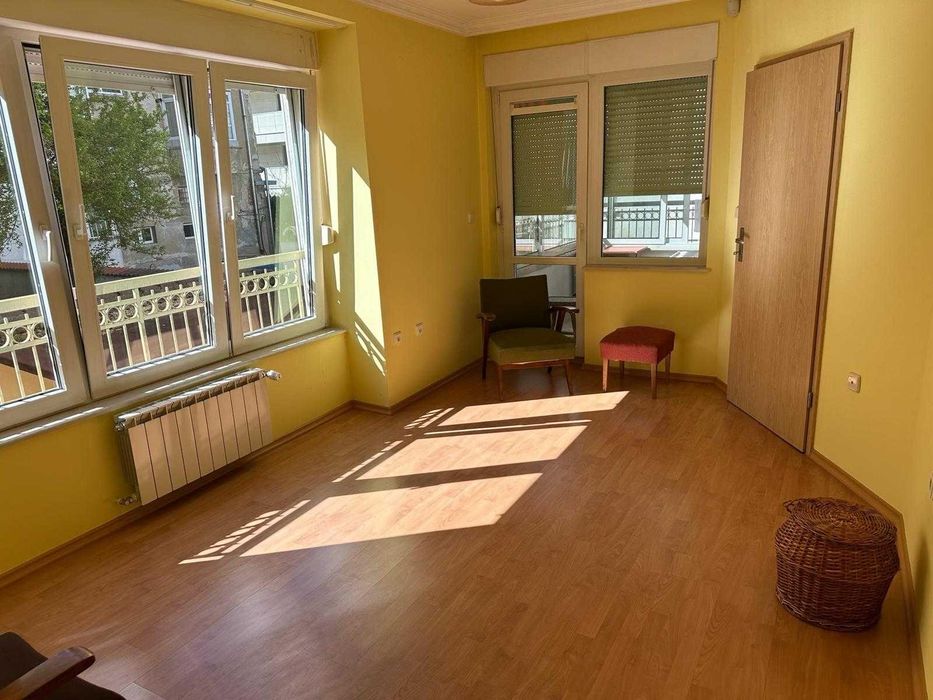 Дава се под наем Тристаен апартамент в София, Лозенец - 97 кв.м за 800 € - Снимка #2