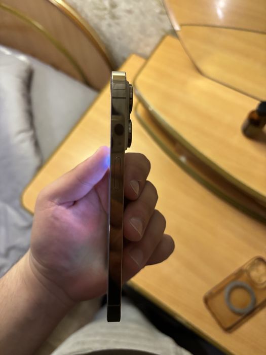 iPhone 14 pro 256 gold