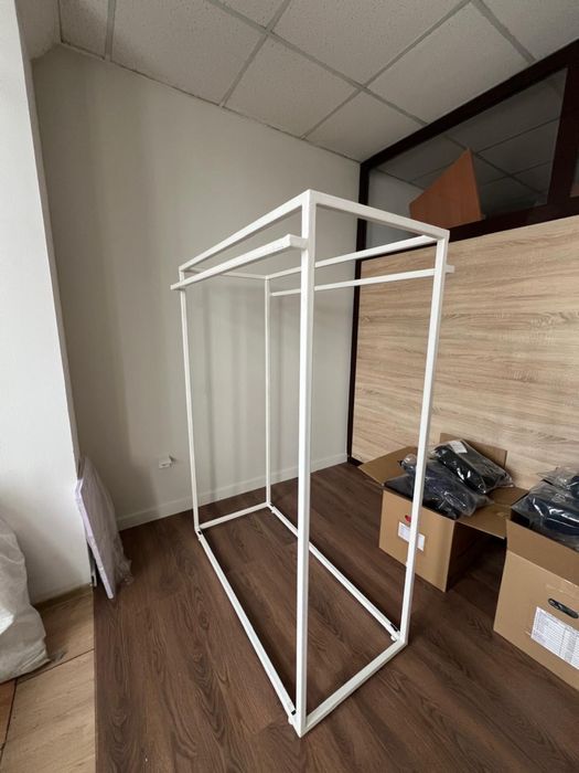 Рейл для магазина одежды