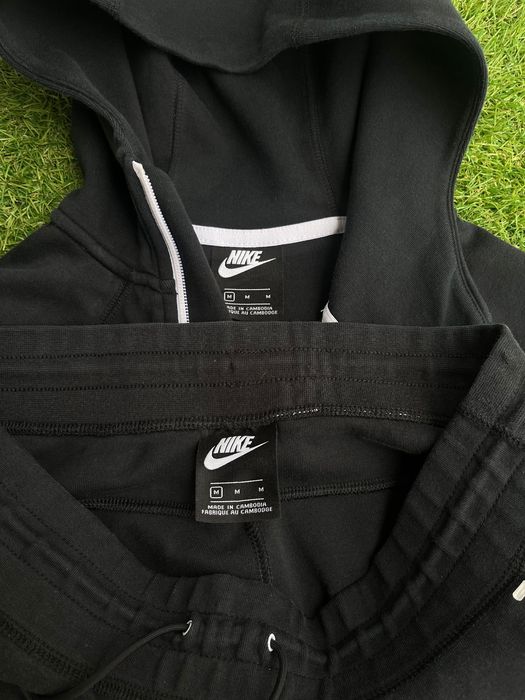 Дамски спортен екип : Nike Fleece Tech M