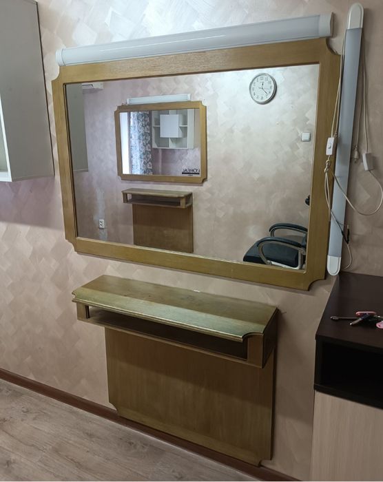 Продам полочку белую.