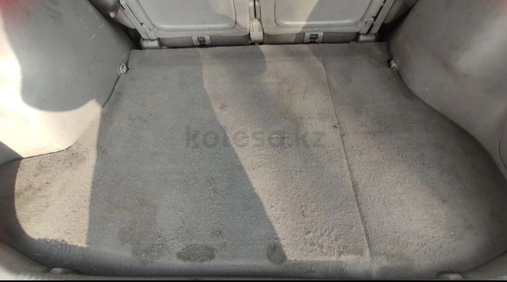 Продам машину мазда примеси 2003 года