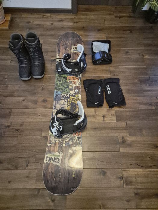 Snowboard Gnu Riders Choice + legături Burton Malavita, mărimea 43