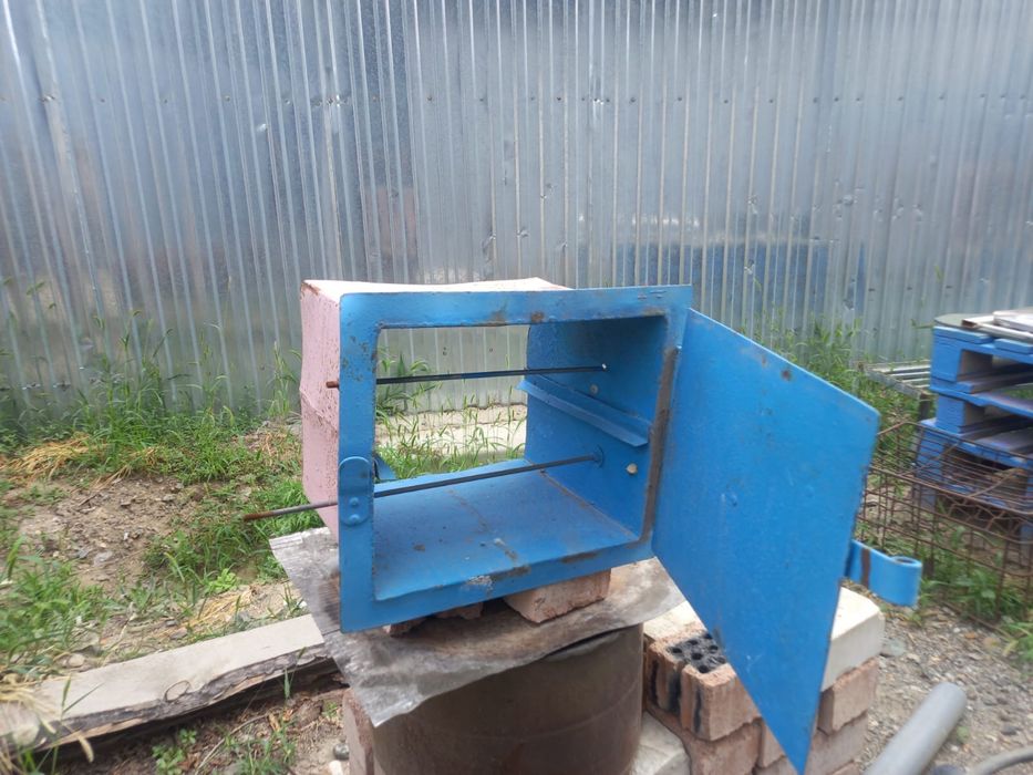 Дверца от отдушины для подвала