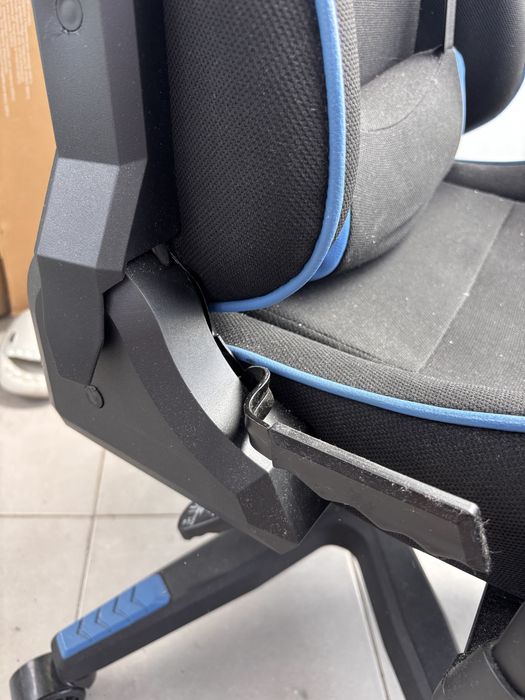 Scaun gaming cu defect