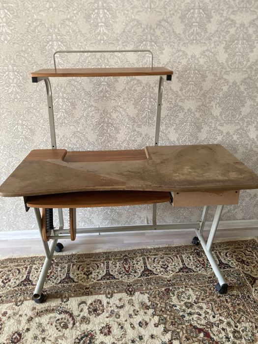 Компьютерный стол