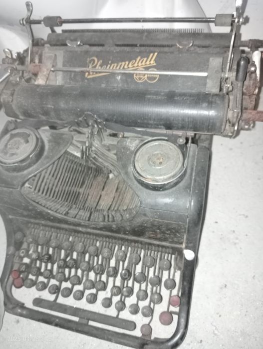 Mașină de scris antica