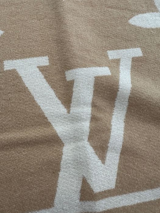 Louis Vuitton-Оригинален чисто нов дамски есенно-зимен шал от кашмир