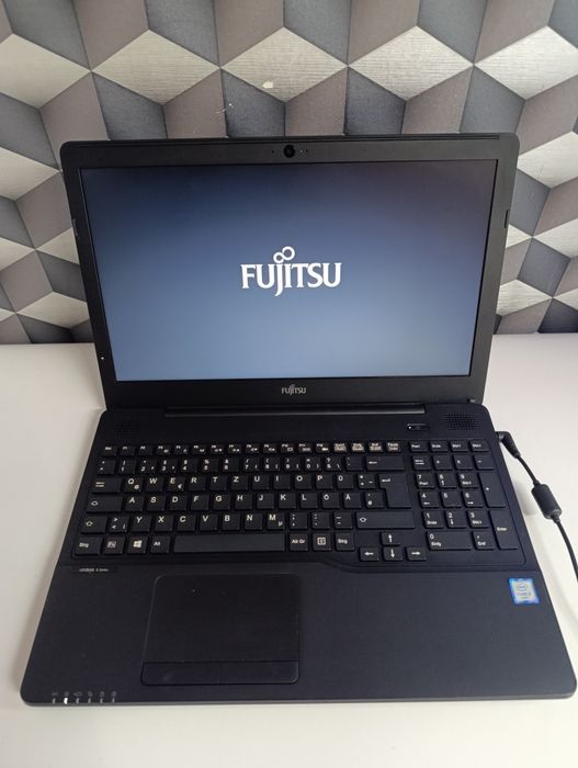 Laptop profesional Fujitsu model A556 Intel i5 6200u