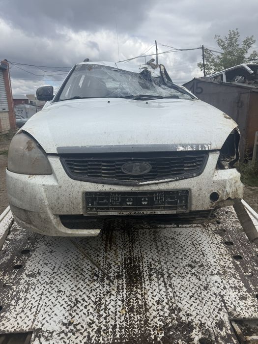 Продам приору по запчастям